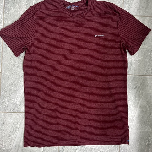 Columbia Men’s Red Burgundy Striped Logo Front Stretch Tshirt Size XL - Picture 3 of 7